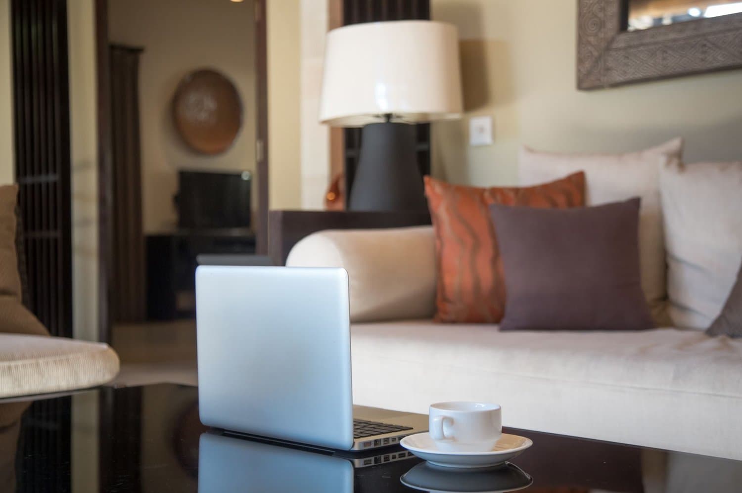 Top 10 ways to make your employees feel at home when traveling